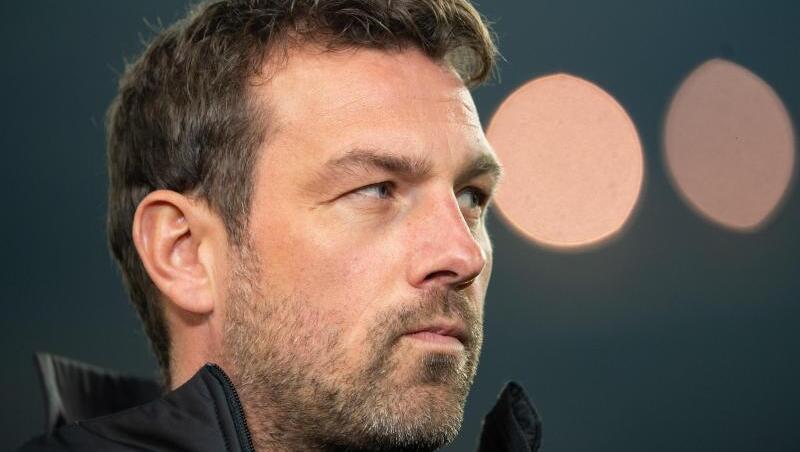 Stuttgarts Trainer Markus Weinzierl steht mit dem VfB unter Druck.