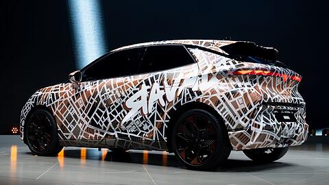 Ebenfalls nur getarnt gezeigt wird das Cupra-Schwestermodell Raval, das früheren Angaben zufolge vor dem ID. Polo anlaufen soll.