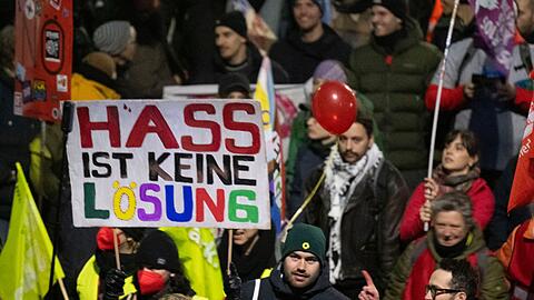 Demo gegen neue AfD-Jugendorganisation in Gie&szlig;en.
