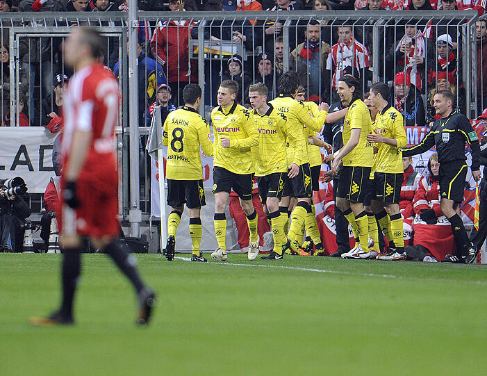 Borussia Dortmund hat sich auch im Heimstadion des Rivalen nicht stoppen lassen und souverän gewonnen - 1:3.