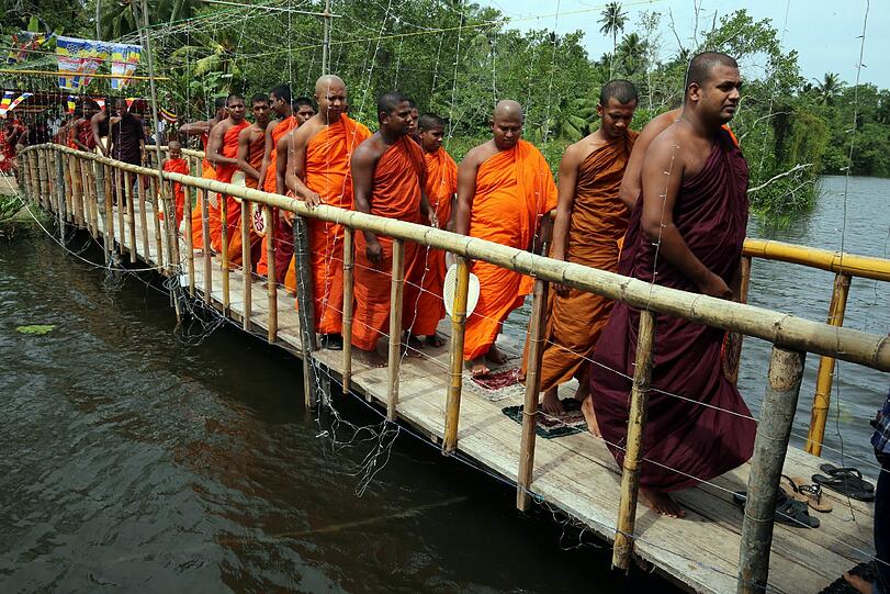 Zehn Jahre später gedenken Angehörige der Tsunami-Opfer in Indonesien