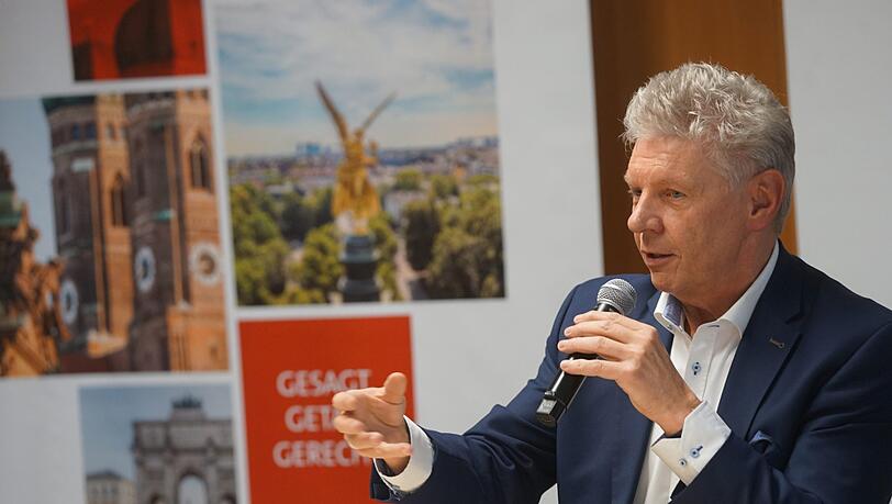 Oberbürgermeister Dieter Reiter bei seinem Pressegespräch am Montag. Oberbürgermeister Dieter Reiter bei seinem Pressegespräch am Montag.