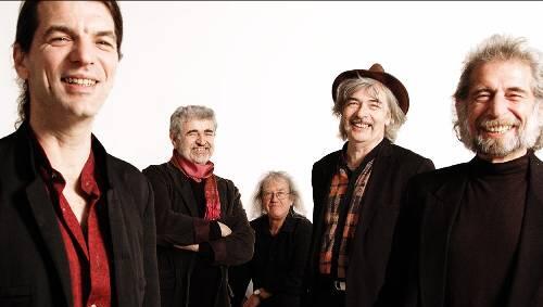 Bratsch sind Frankreichs älteste Boy-Group mit dem Zigeuner-Swing. Bratsch sind Frankreichs älteste Boy-Group mit dem Zigeuner-Swing.