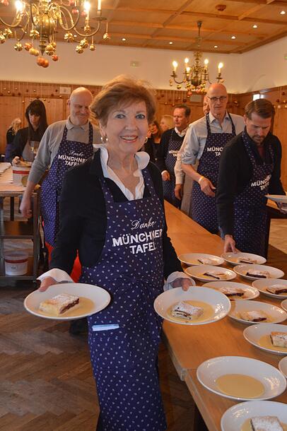 Seit Anbeginn immer dabei: Moderatorin Carolin Reiber ist (auch) f&uuml;rs S&uuml;&szlig;e zust&auml;ndig.