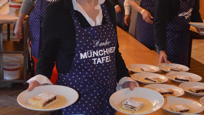 Seit Anbeginn immer dabei: Moderatorin Carolin Reiber ist (auch) f&uuml;rs S&uuml;&szlig;e zust&auml;ndig.