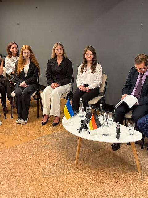 An der Universit&auml;t kann k&uuml;nftig wieder in Pr&auml;senz studiert werden - unterirdisch.