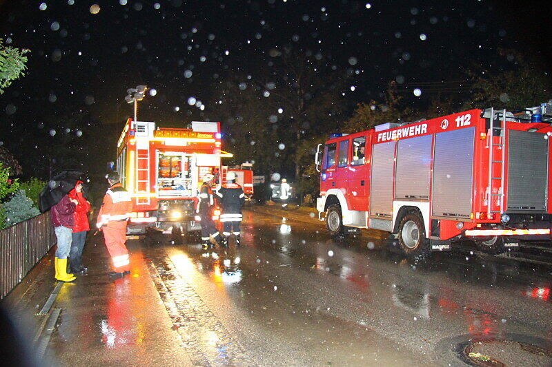 Land unter im Landkreis Rosenheim. Die Bilder von den Aufräumarbeiten in Riedering.