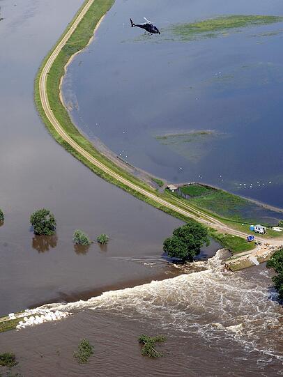 Deichbruch bei Fischbeck in Sachsen-Anhalt - Aktuelle Bilder vom Hochwasser