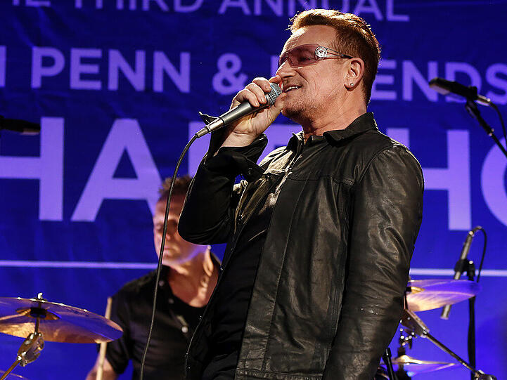 Auf der Bühne gibt Bono alles, doch ein Fahrradunfall machte ihm nun einen Strich durch die Rechnung