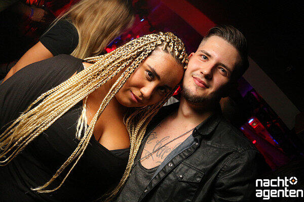 Die besten Partybilder vom Samstag. Hier aus dem Crown's Club.