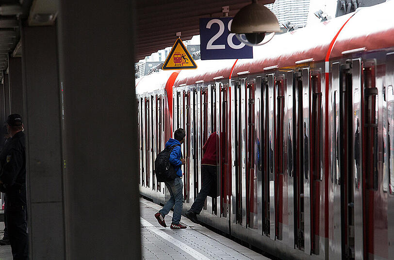 Neue Erfassungs-Prozedur: Vom Hbf geht es mit der S-Bahn zur Donnersbergerbrücke, dort erfolgt die Erfassung in einer Haller der DB.