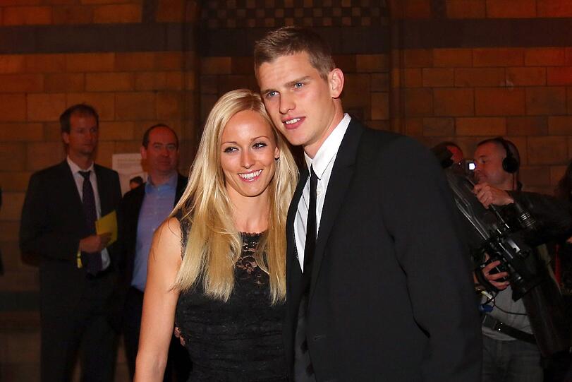 Seit dem Jahr 2015 ist Sven Bender glücklich mit Simone verheiratet.