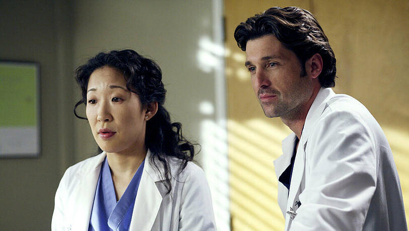 Sandra Oh alias Dr. Yang und Patrick Dempsey alias Dr. Shepherd 2005 zusammen in der TV-Serie "Grey's Anatomy". Sandra Oh alias Dr. Yang und Patrick Dempsey alias Dr. Shepherd 2005 zusammen in der TV-Serie "Grey's Anatomy".