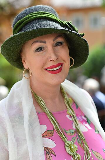 Gloria Gray