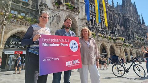 Für 15 Euro sollen ärmere Münchner Bahn fahren, fordert Brigitte Wolf (li.). In Nürnberg hat Titus Schüller so einen Sozialtarif durchgesetzt. Karin Majewski (re.) vom Paritätischen findet das wichtig.