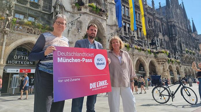 Für 15 Euro sollen ärmere Münchner Bahn fahren, fordert Brigitte Wolf (li.). In Nürnberg hat Titus Schüller so einen Sozialtarif durchgesetzt. Karin Majewski (re.) vom Paritätischen findet das wichtig.