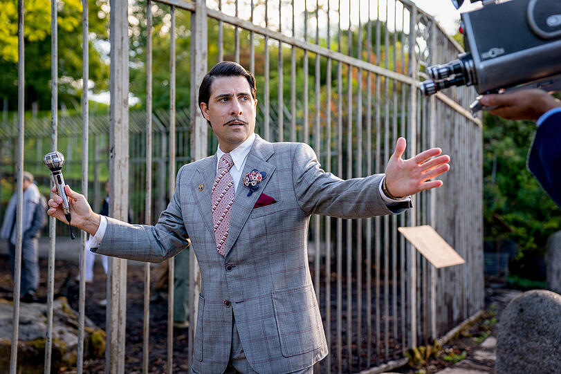 Jason Schwartzman als Lucretius "Lucky" Flickerman am Britzer Garten in Berlin.