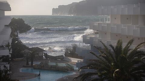 Nach dem Sturm k&ouml;nnen sich die Menschen auf Mallorca auf ein ruhigeres Wochenende mit Sonne freuen. N&auml;chste Woche soll es wieder regnen. (Archivbild)