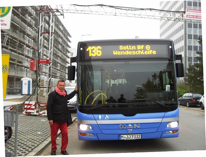Stadtteilpolitiker Karl Hirsch ist froh über die Busverbindung.