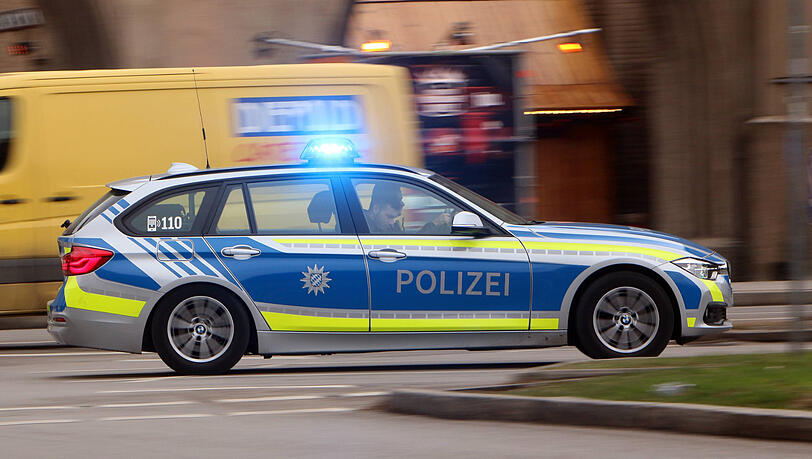 Die Polizei ermittelt nach den rassistischen Beleidigungen. Die Polizei ermittelt nach den rassistischen Beleidigungen.