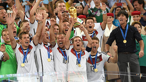 Die Erlösung nach 24 scheinbar ewigen Jahren des Wartens auf den vierten Stern: Die Generation um DFB-Kapitän Philipp Lahm feiert den Triumph von Rio de Janeiro.