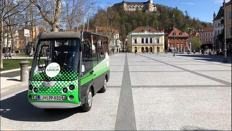 "Kavalire" heißen die grünen Minibusse, die in Ljubljana unterwegs sind. Solche in der Art sollen im Sommer auch in München fahren.