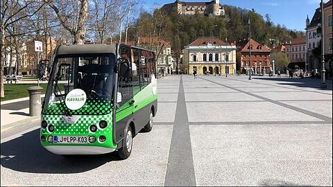 "Kavalire" heißen die grünen Minibusse, die in Ljubljana unterwegs sind. Solche in der Art sollen im Sommer auch in München fahren.