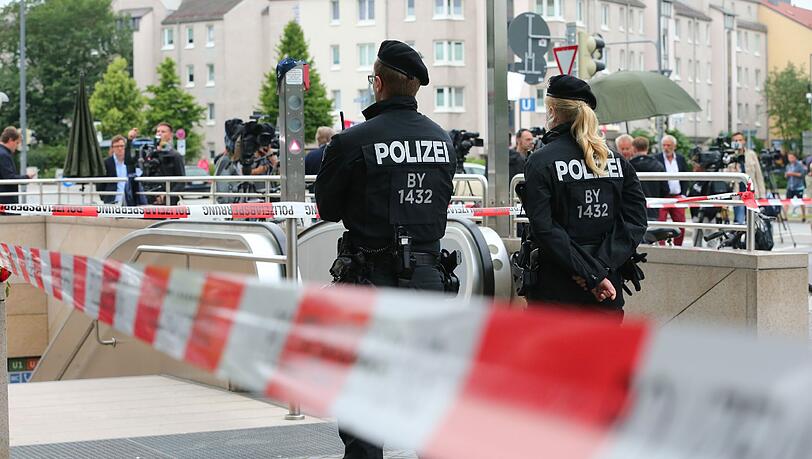 Bei der Durchsuchung der Wohnung der Eltern des 15-Jährigen sind unter anderem eine größere Menge Chemikalien, Material und Anleitungen zur Herstellung von Sprengmitteln gefunden worden. (Archivbild) Bei der Durchsuchung der Wohnung der Eltern des 15-Jährigen sind unter anderem eine größere Menge Chemikalien, Material und Anleitungen zur Herstellung von Sprengmitteln gefunden worden. (Archivbild)