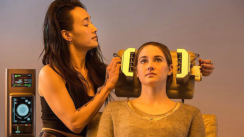 "Die Bestimmung - Divergent": Tris (Shailene Woodley, r.) muss sich einem Test unterziehen