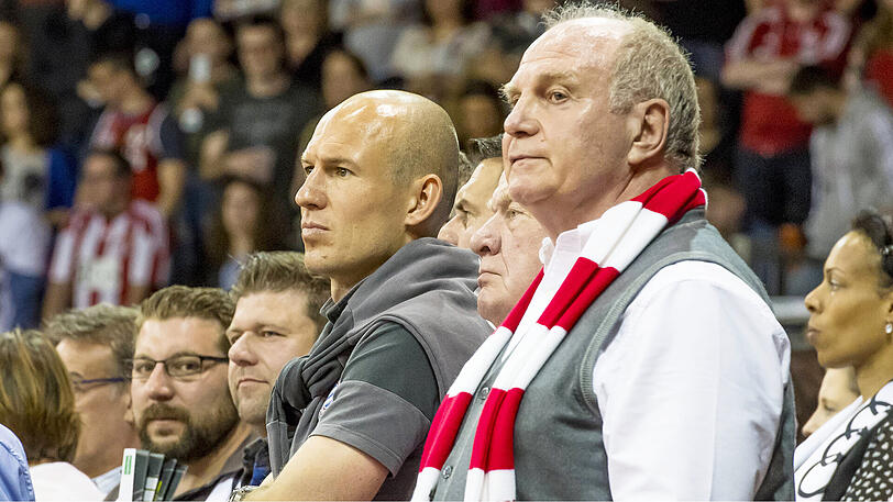 Vertraute beim FC Bayern: Arjen Robben (li.) und Präsident Uli Hoeneß.