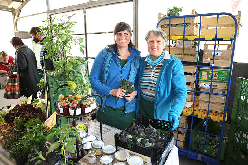 Christina (l.) und Maria Gogeff mit ihrem Feldmochinger Gemüse.