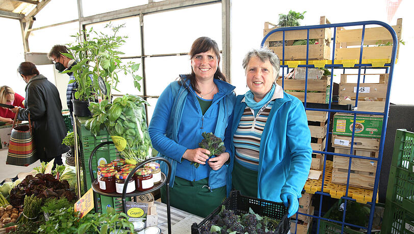 Christina (l.) und Maria Gogeff mit ihrem Feldmochinger Gemüse. Christina (l.) und Maria Gogeff mit ihrem Feldmochinger Gemüse.