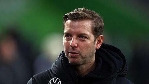 Wolfsburgs Trainer Florian Kohfeldt braucht mit seinem Team einen Sieg.