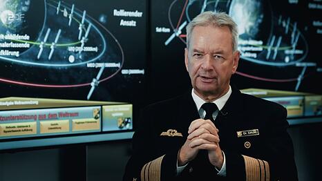 Vizeadmiral Thomas Daum sagt: "Wenn sie heute das Zeitsignal aus dem Weltraum abschalten, dann w&uuml;rde die Stromversorgung in Deutschland zusammenbrechen."