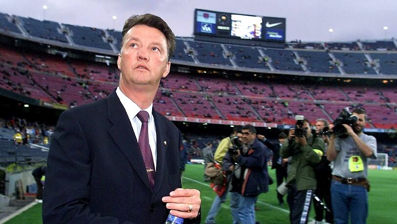 Er machte Guardiola 1997 zu seinem Kapitän und brach so mit der Tradition, dass der älteste Spieler das Amt ausübt: Louis van Gaal. Er machte Guardiola 1997 zu seinem Kapitän und brach so mit der Tradition, dass der älteste Spieler das Amt ausübt: Louis van Gaal.