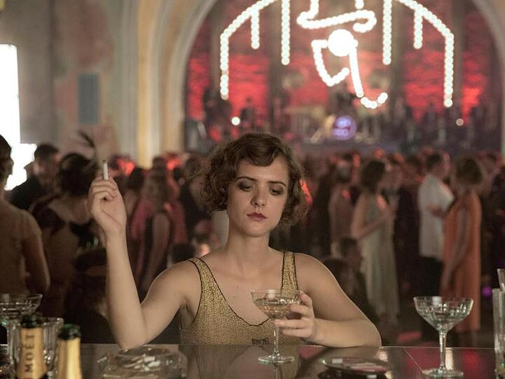 Liv Lisa Fries in einer Szene der dritten Staffel der Serie "Babylon Berlin".