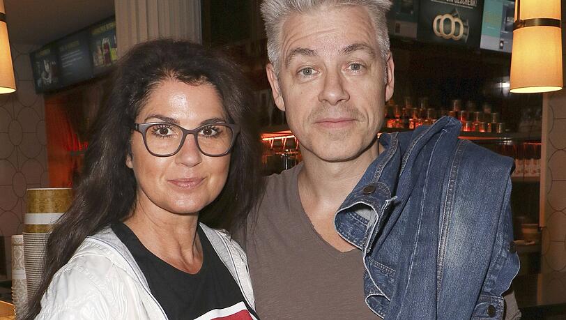 Gudrun und Michael Mittermeier sind seit 1998 miteinander verheiratet und haben eine gemeinsame Tochter (*2008).