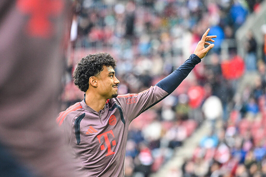 Nathaniel Quickly FC-Bayern-Star Brown bringt Mutter beim Bayerischen Sportpreis fast zum ...