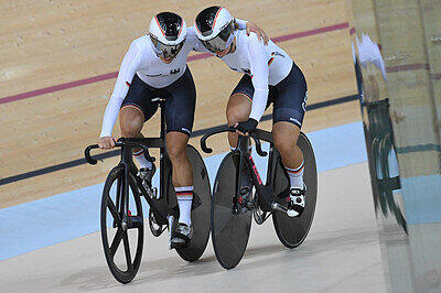 Welte und Vogel feiern ihre Bronze-Medaille.