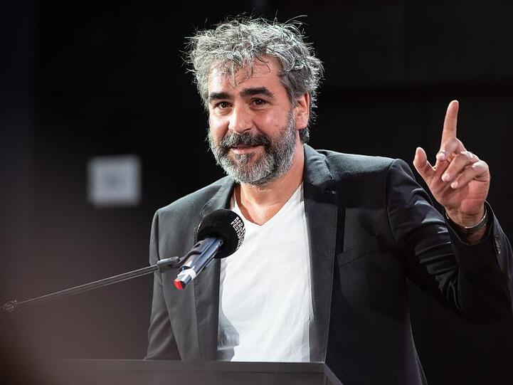 Deniz Yücel, deutsch-türkischer Journalist, spricht bei der Eröffnung der 69. Bad Hersfelder Festspiele.