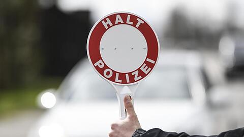 Die Polizisten konnten den Drogen-Raser stoppen.