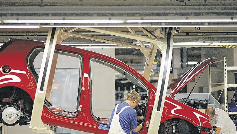 Golf-VI-Montage im Wolfsburger VW-Werk: Auch die Betriebsräte sind froh, wenn erst einmal die Leiharbeiter gehen, bevor es die Stammbelegschaft trifft.Foto: ddp
