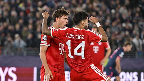 Luis D&iacute;az freut sich &uuml;ber seinen Treffer zum 3:2.