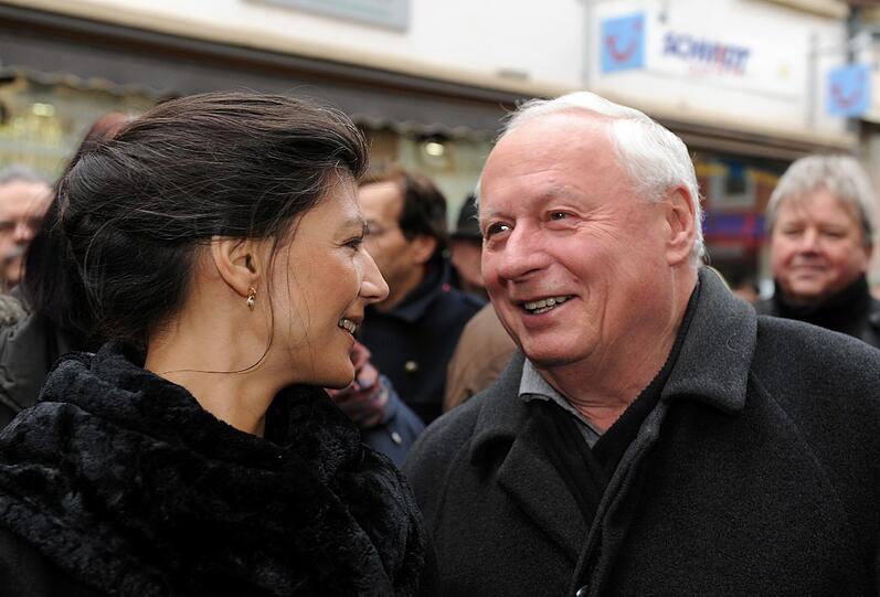 Die beiden hatten ihre Zuneigung erst vor wenigen Wochen auf einem Parteitag öffentlich gemacht.