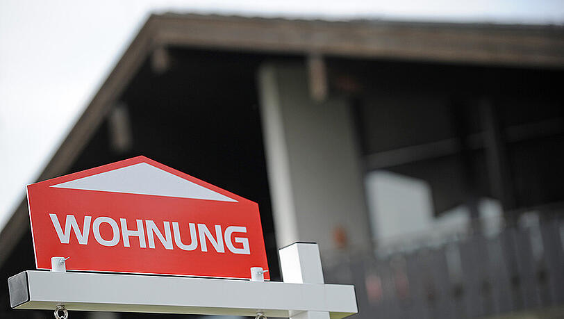 "Wohnung zu verkaufen": Mittlerweile sind die Immobilienpreise auch in kleinen Städten und Gemeinden in Bayern stark angestiegen. "Wohnung zu verkaufen": Mittlerweile sind die Immobilienpreise auch in kleinen Städten und Gemeinden in Bayern stark angestiegen.