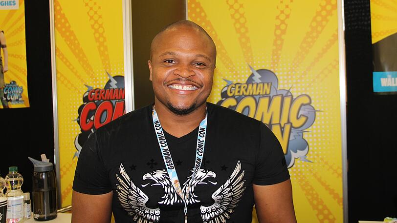 "The Walking Dead"-Star Irone Singleton bei seiner Autogramm-Stunde.