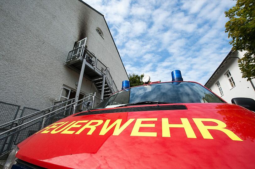 Eine defekte Heizdecke löste einen Brand in einer Wohnung am Walchenseeplatz in Giesing aus.