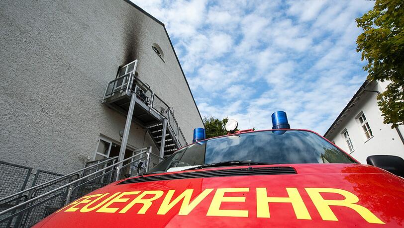 Eine defekte Heizdecke löste einen Brand in einer Wohnung am Walchenseeplatz in Giesing aus. Eine defekte Heizdecke löste einen Brand in einer Wohnung am Walchenseeplatz in Giesing aus.