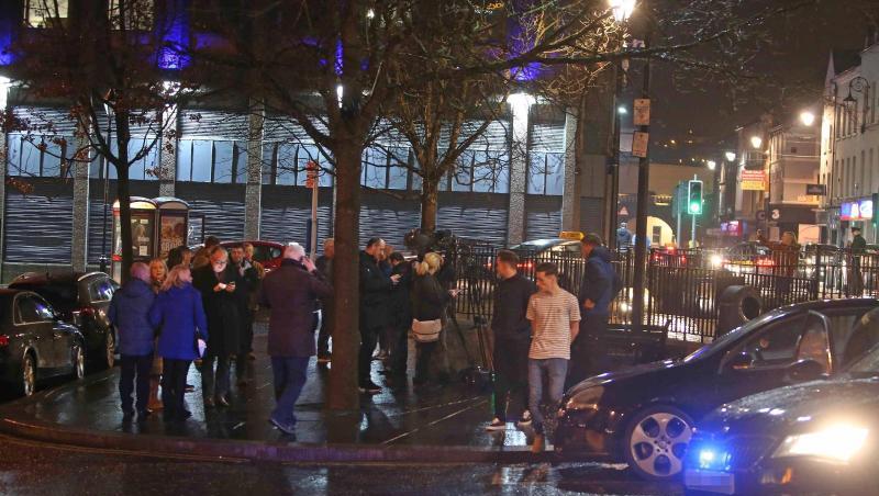 Nach der Explosion in der Innenstadt der nordirischen Stadt Londonderry geht die Polizei Hinweisen auf eine Autobombe nach. Nach der Explosion in der Innenstadt der nordirischen Stadt Londonderry geht die Polizei Hinweisen auf eine Autobombe nach.