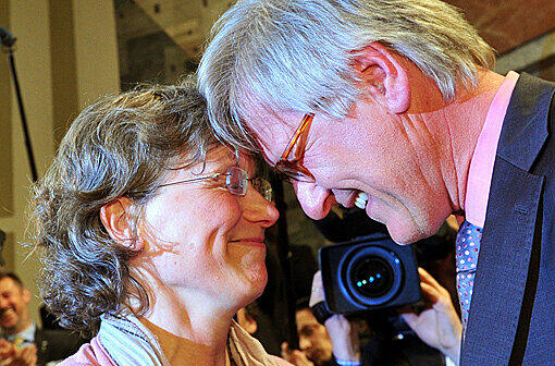 &bdquo;Viel reden, viel miteinander teilen, das schafft Vertrauen. Wir haben vor ein paar Tagen unseren 26. Hochzeitstag gefeiert &ndash; und sind noch so glücklich wie am Anfang&ldquo;: Heinrich Bedford-Strohm mit Ehefrau Deborah nach seiner Wahl in München.